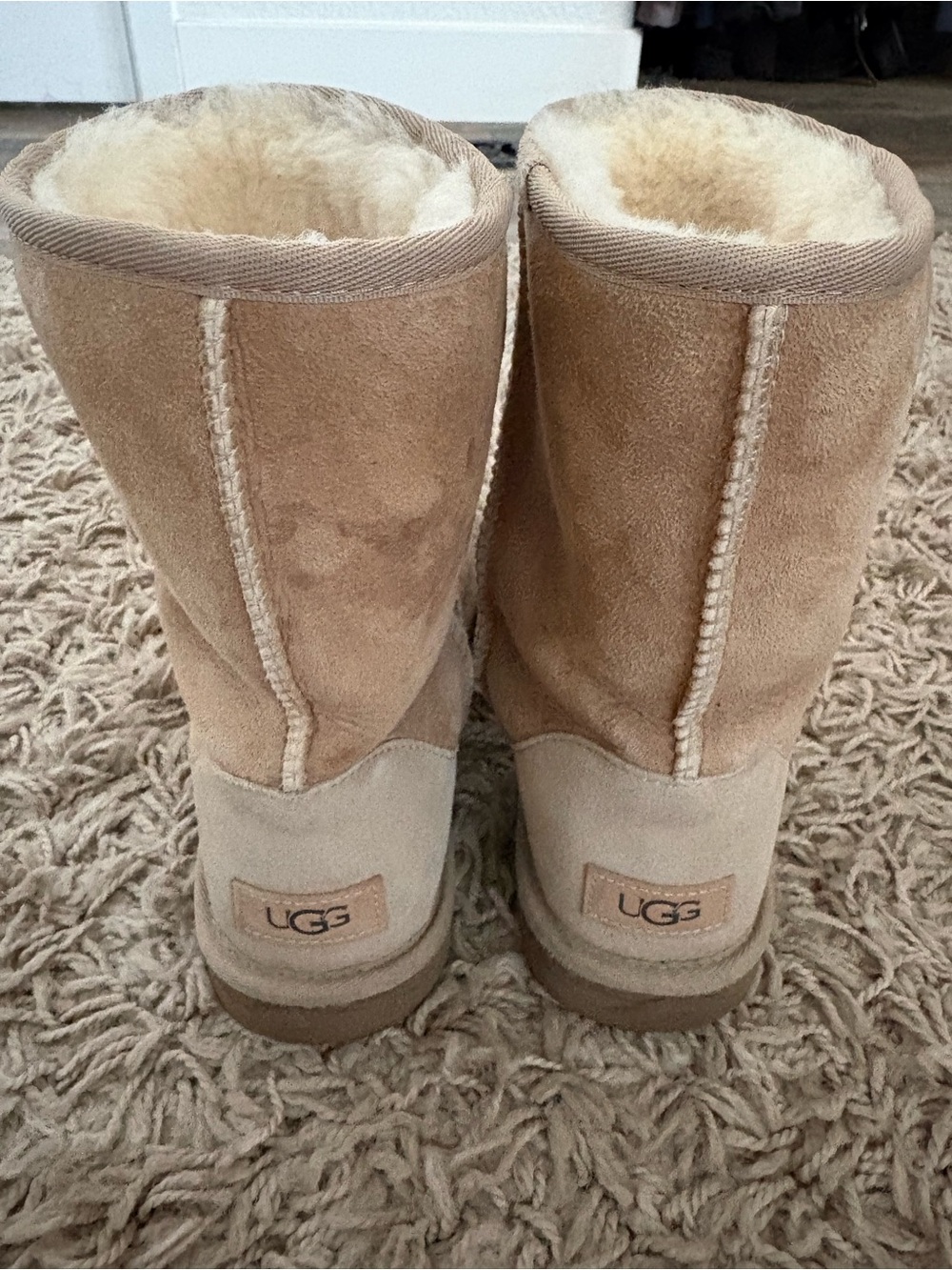 UGG Classic Short Boots - Chestnut Tan